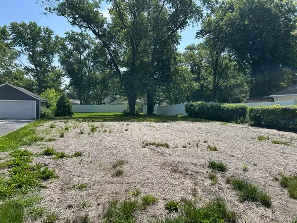 23 N Wabash Avenue, Glenwood, IL 60425