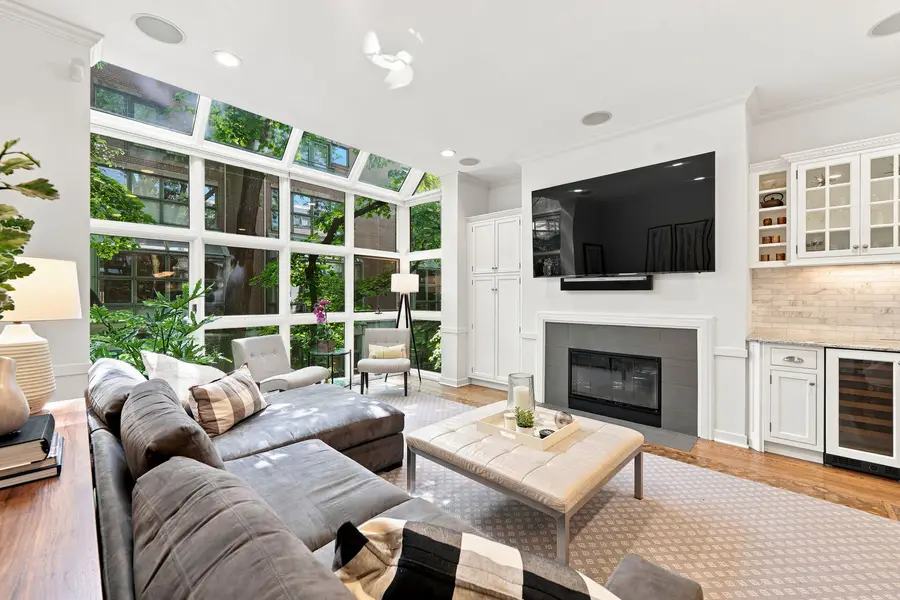 107 W Delaware Place #F, Chicago, IL 60610 - #2