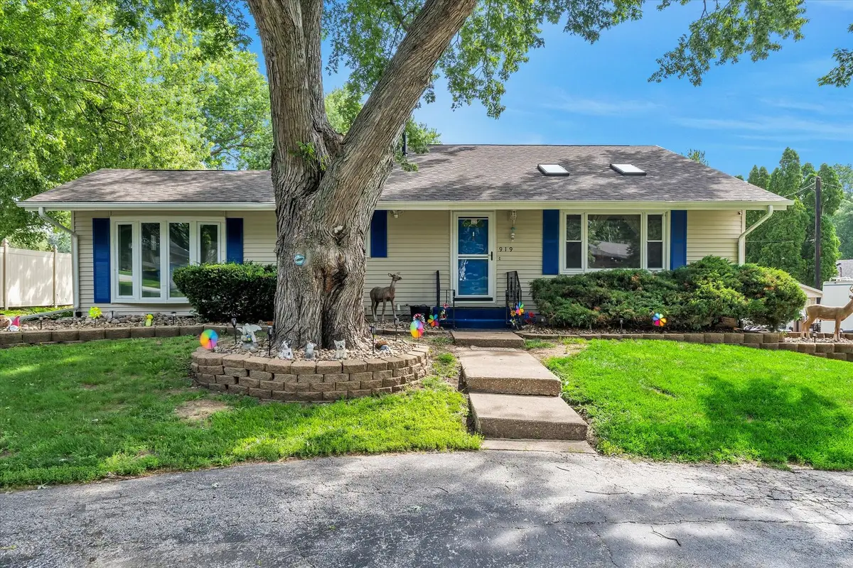 919 Colony Drive, Davenport, IA 52806 - #1