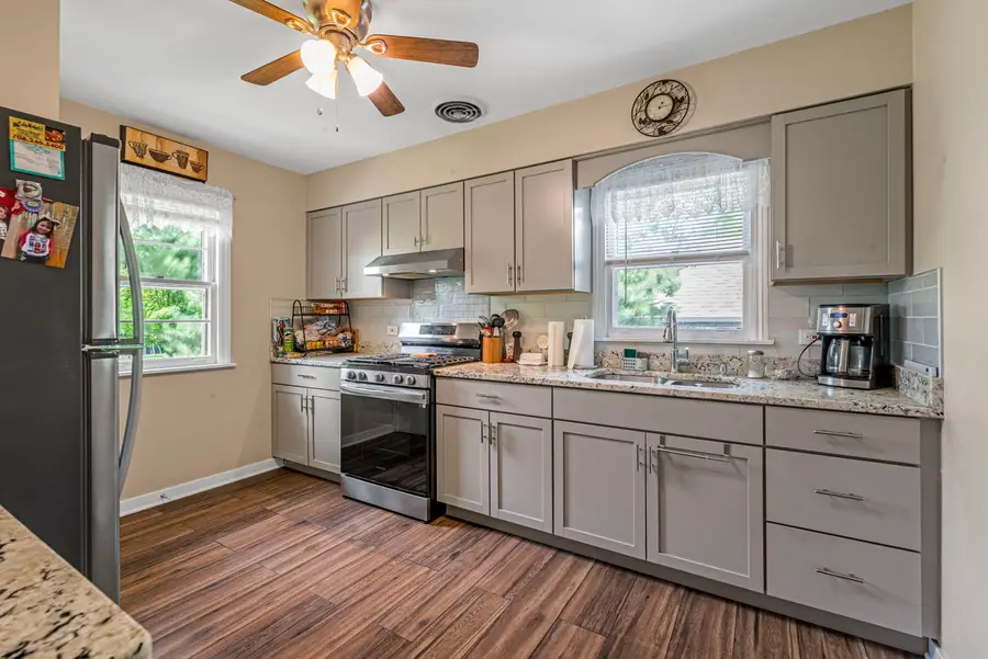 6918 Parkside Avenue, Countryside, IL 60525 - #3