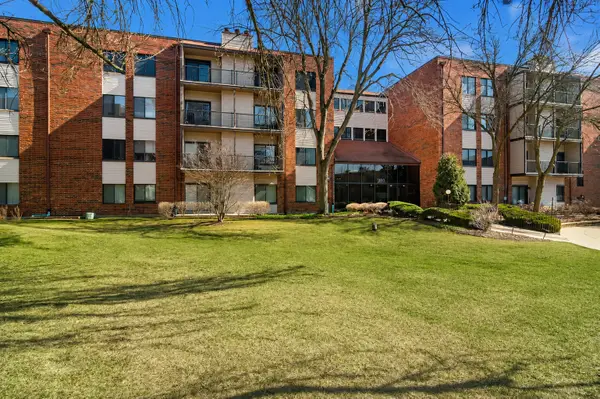 3030 Pheasant Creek Drive #405, Northbrook, IL 60062