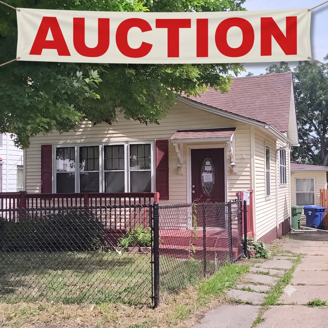752 9th Avenue, Clinton, IA 52732 - #1