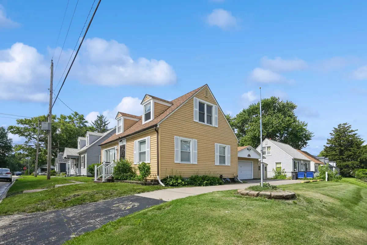 1128 28th Street, Bettendorf, IA 52722 - #1