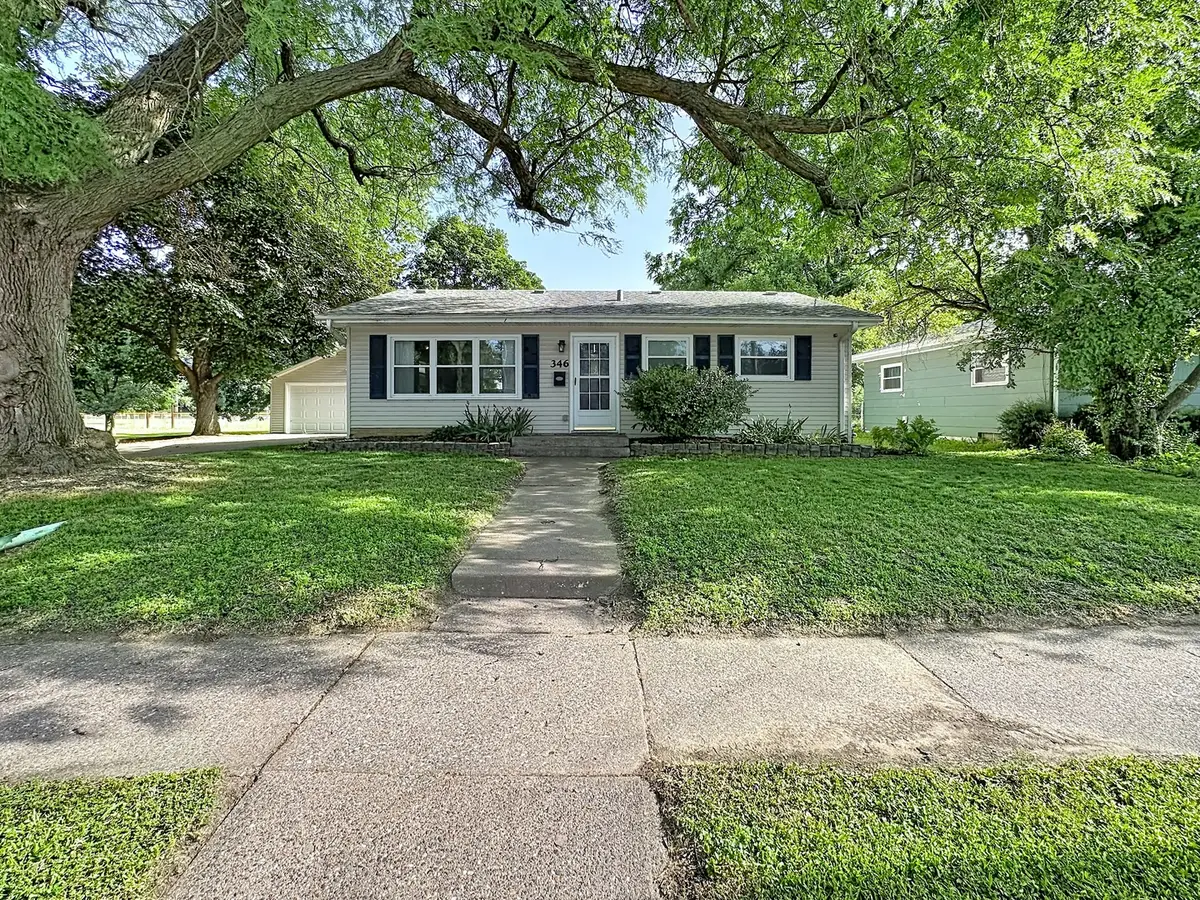 346 W 32nd Street, Davenport, IA 52803 - #1