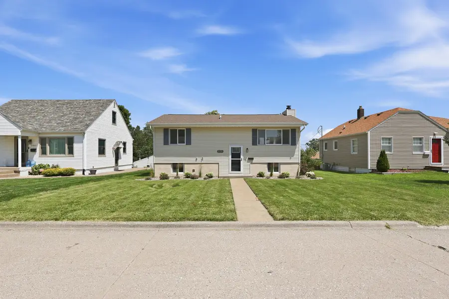 2930 Cody Street, Bettendorf, IA 52722 - #2