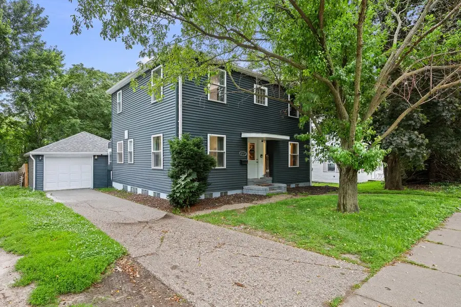 1717 N 3rd Street, Clinton, IA 52732 - #2