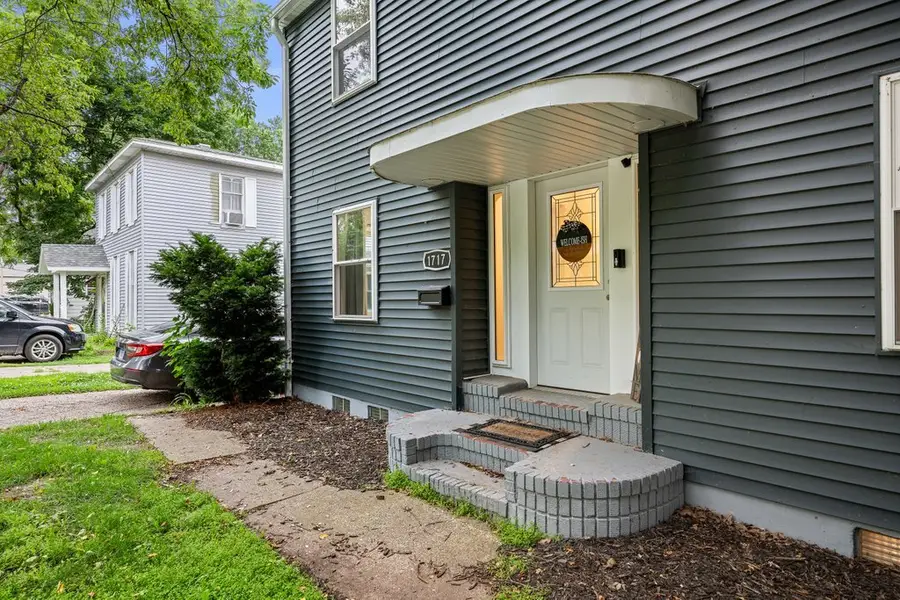 1717 N 3rd Street, Clinton, IA 52732 - #3