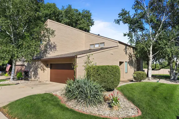 16 Briar Hill Circle, Champaign, IL 61822
