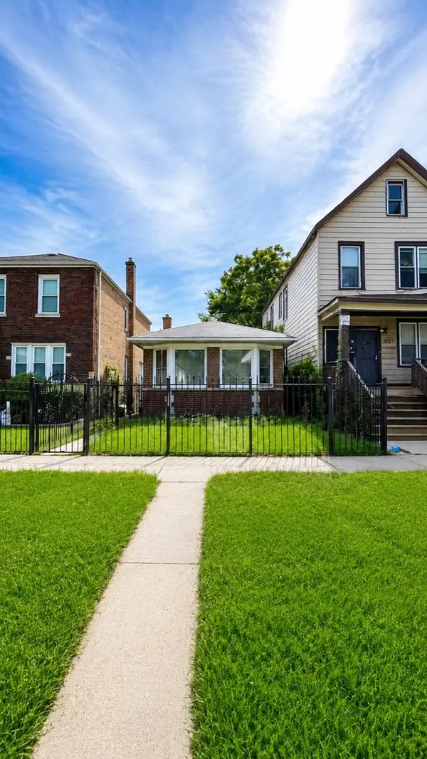 8635 S Burnham Avenue, Chicago, IL 60617
