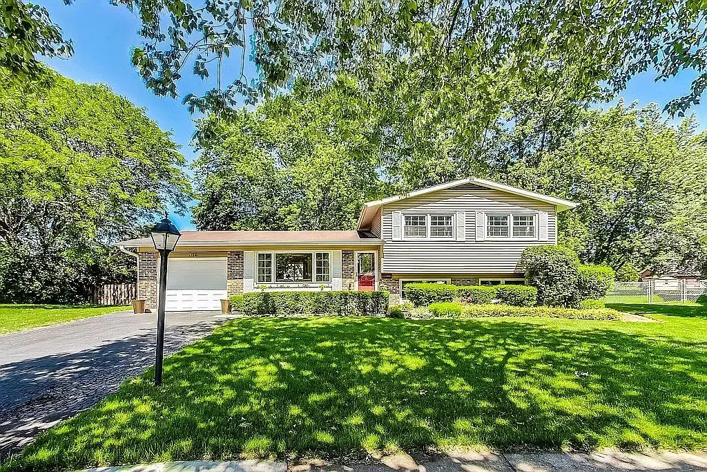 318 W Hackberry Drive, Arlington Heights, IL 60004 - #1