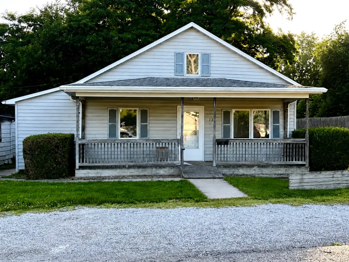 221 N George Street, Clinton, IL 61727 - #1
