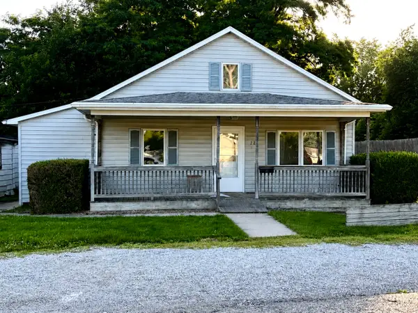 221 N George Street, Clinton, IL 61727