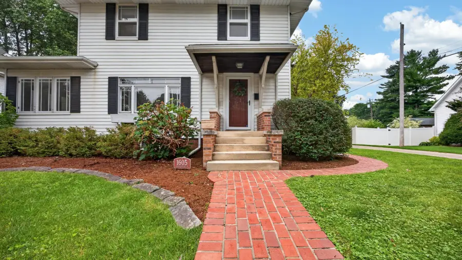 1605 E Taylor Street, Bloomington, IL 61701 - #2