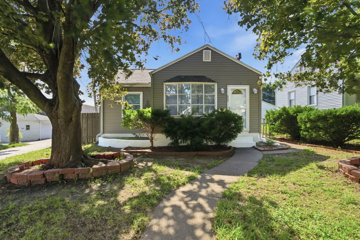 424 20th Street, Bettendorf, IA 52722 - #1
