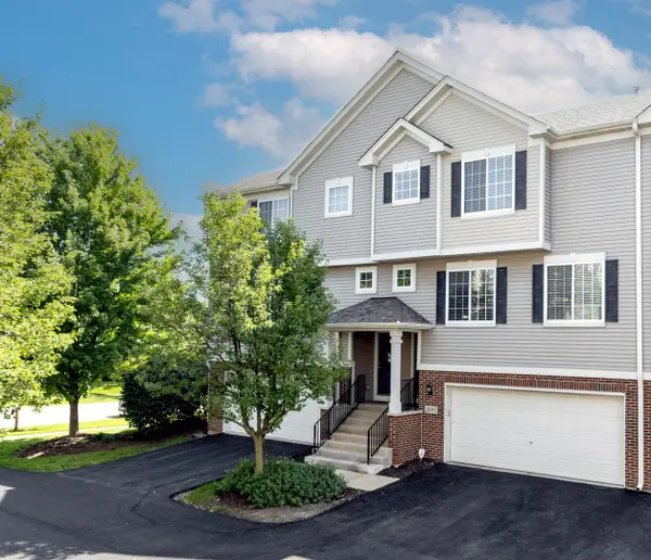 1895 Indian Hill Lane, Aurora, IL 60503