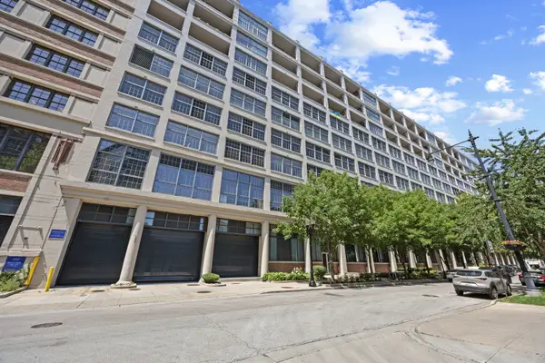 Address Withheld By Seller, Chicago, IL 60610