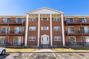 6135 W 94th Street #B1, Oak Lawn, IL 60453