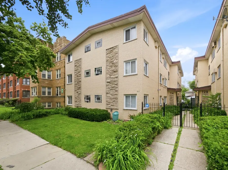 714 N Austin Boulevard #202, Oak Park, IL 60302 - #2