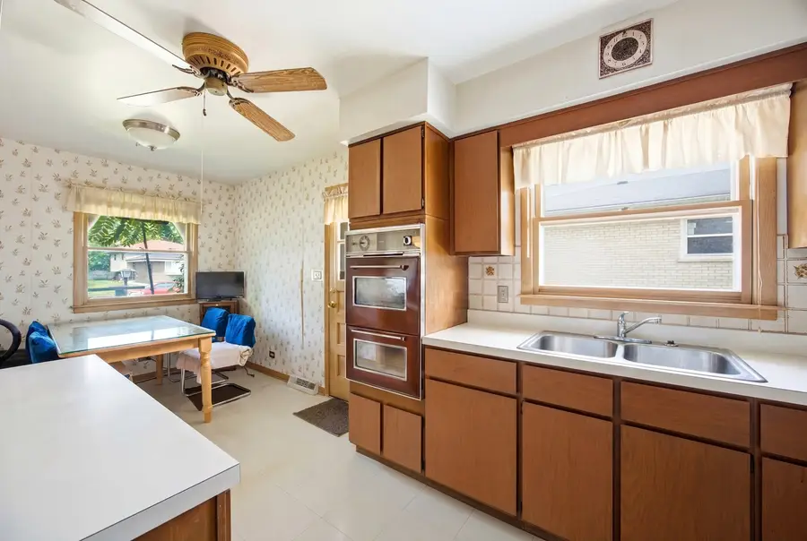 349 Elk Boulevard, Des Plaines, IL 60016 - #2