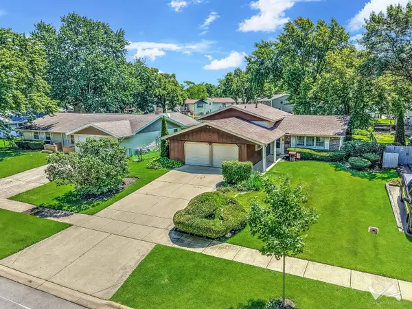 135 Jeffery Lane, Schaumburg, IL 60193