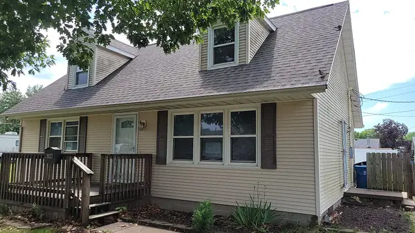 1427 Woods Avenue, Camanche, IA 52730