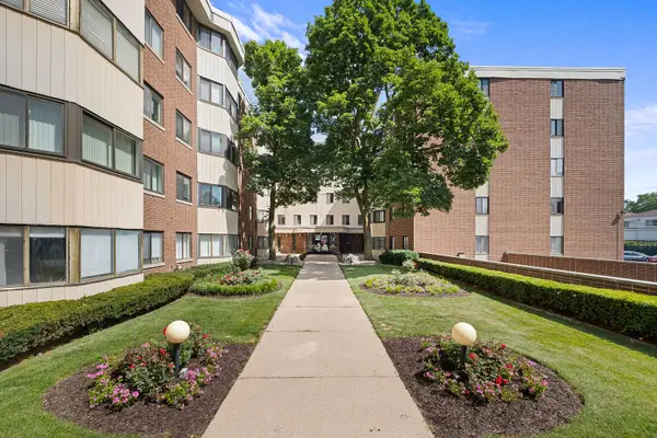 5500 Lincoln Avenue #504W, Morton Grove, IL 60053