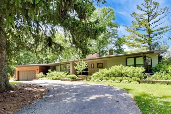 3320 Krenn Avenue, Highland Park, IL 60035