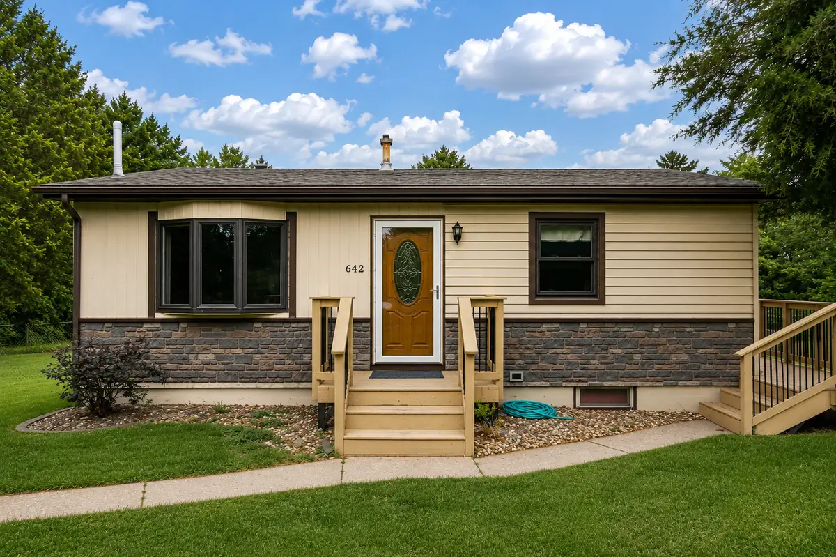 642 8th Street, Silvis, IL 61282 - #1