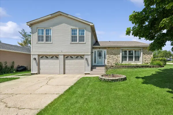 8 Auburn Drive, Glendale Heights, IL 60139