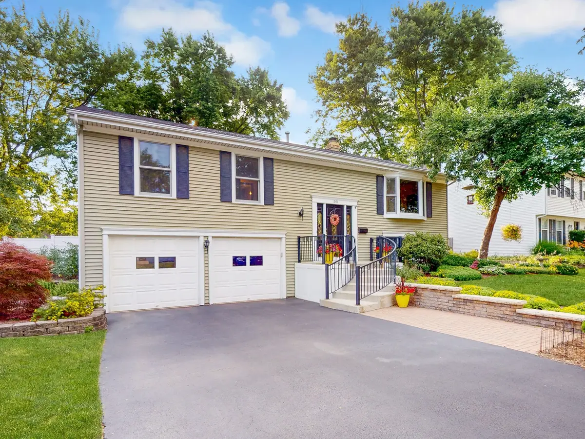 1201 S 10th Street, Saint Charles, IL 60174 - #1