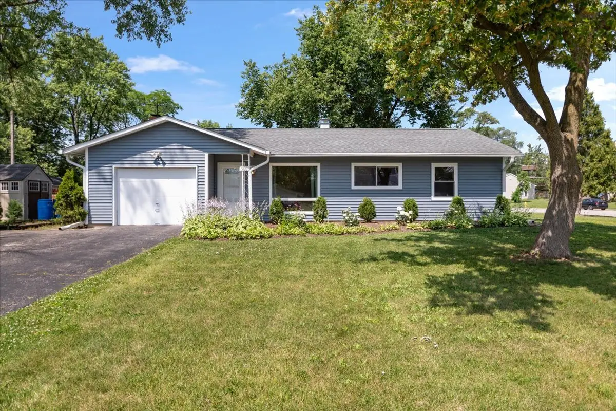 500 Cherry Circle, Glenview, IL 60025 - #1