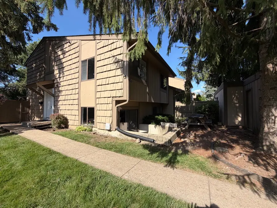 800 Oregon Trail, Roselle, IL 60172 - #2