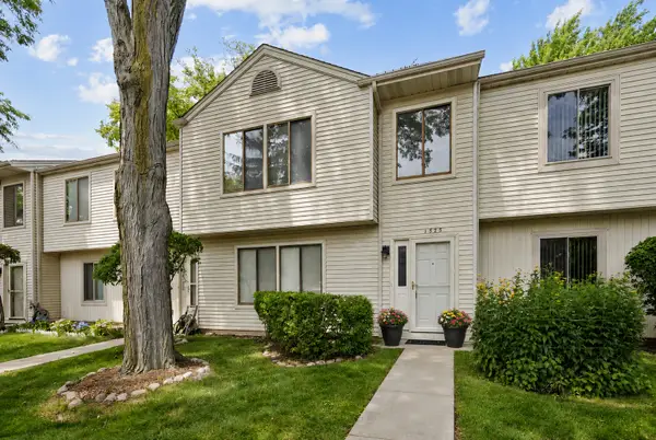 1525 Yale Court #1525, Elk Grove Village, IL 60007