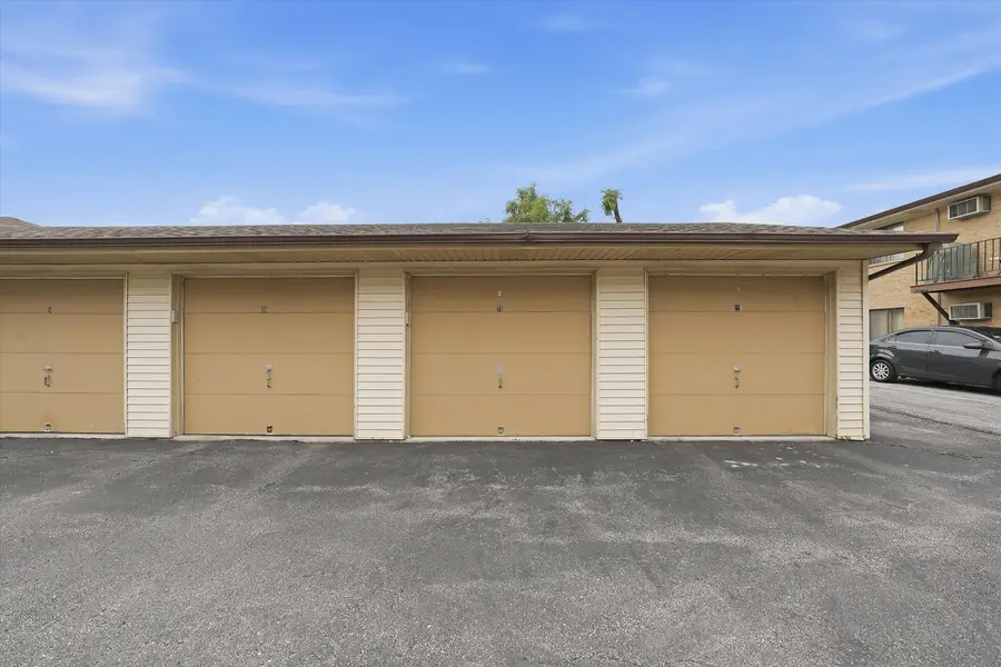 9800 Sayre Avenue #2B, Chicago Ridge, IL 60415 - #3