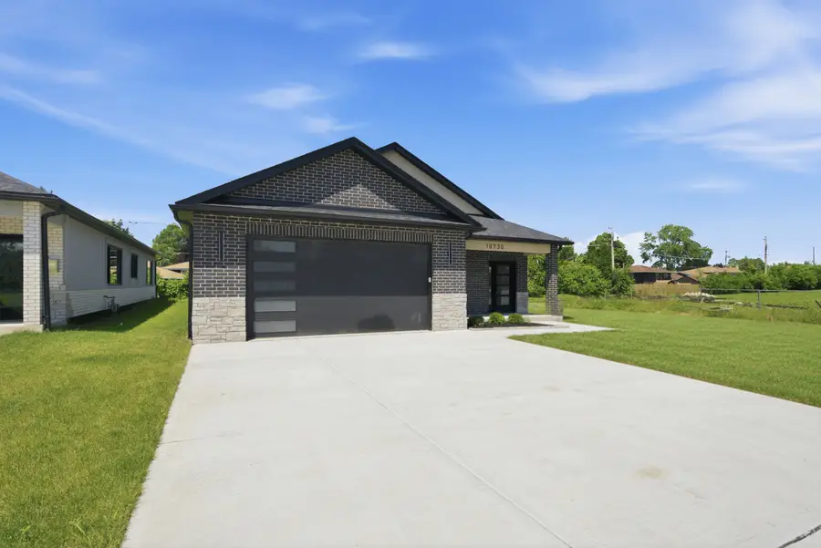 10718 S Worth Avenue, Worth, IL 60482 - #2