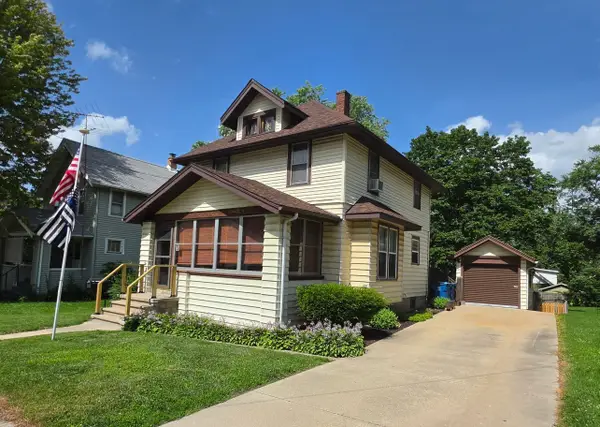 906 S Galena Avenue, Dixon, IL 61021