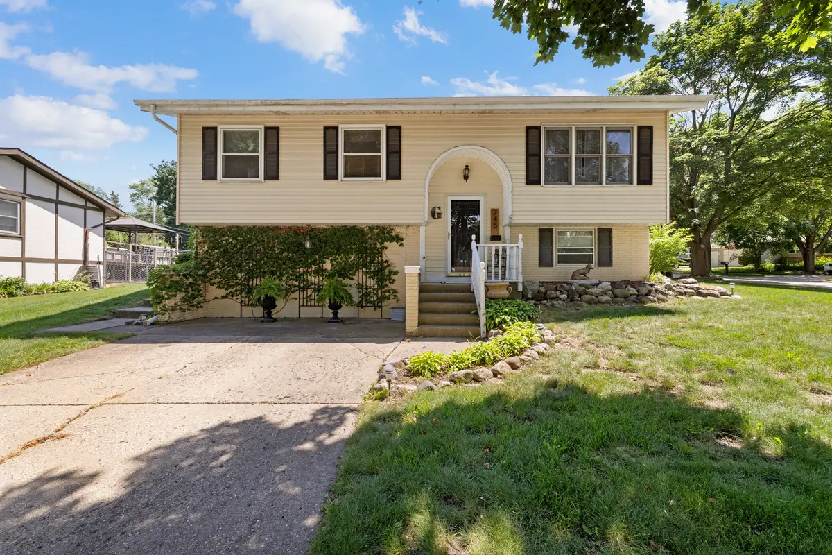 745 Sunbury Road, South Elgin, IL 60177 - #1