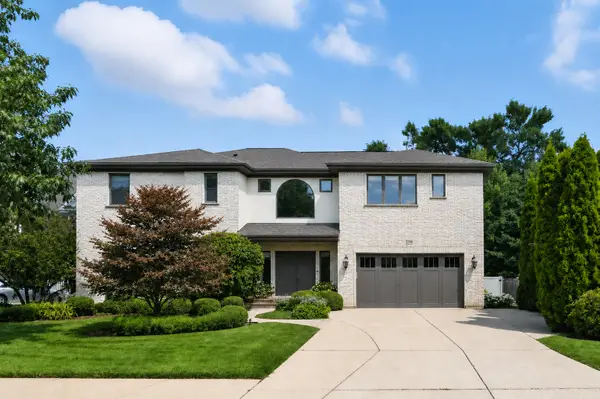 2136 Brentwood Road, Northbrook, IL 60062