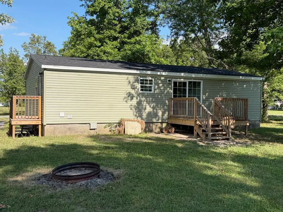 1609 N 11th Street, Herrin, IL 62948 - #3