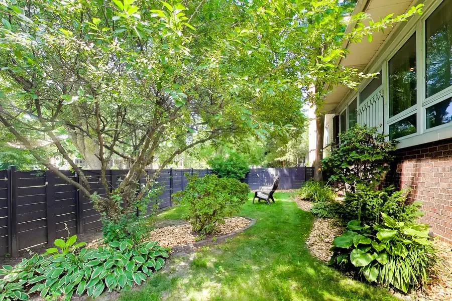 2012 W Estes Avenue, Chicago, IL 60645 - #2