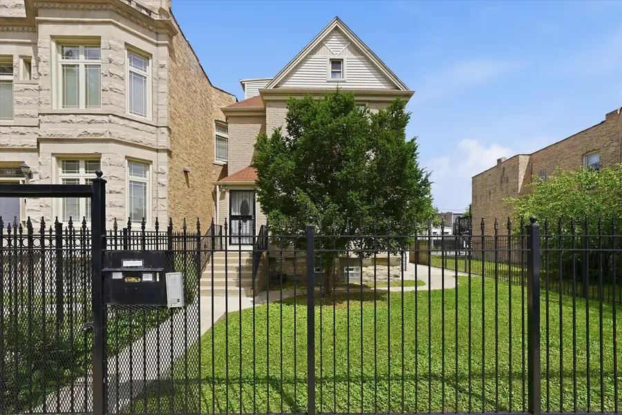 6735 S Eberhart Avenue, Chicago, IL 60637 - #2