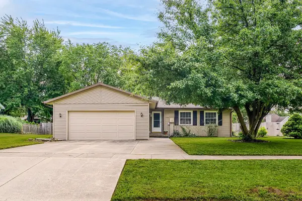 1104 S Marietta Drive, Mahomet, IL 61853