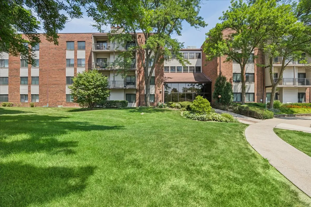 3030 Pheasant Creek Drive #103, Northbrook, IL 60062 - #1