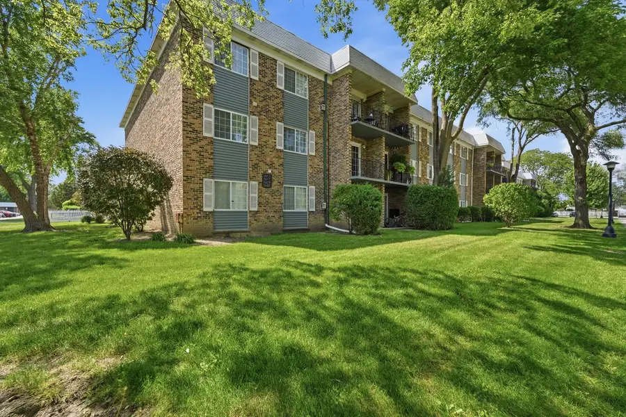 1621 N Windsor Drive #215, Arlington Heights, IL 60004 - #2