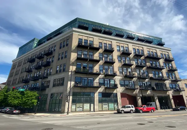 1645 W Ogden Avenue #310, Chicago, IL 60612