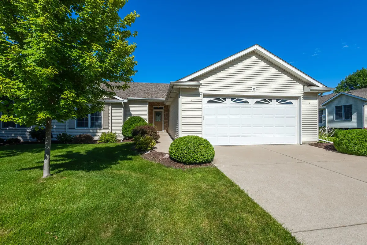 35 Madison Circle, Davenport, IA 52806 - #1