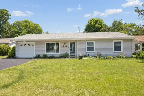 214 Lincolnshire Lane, Bolingbrook, IL 60440