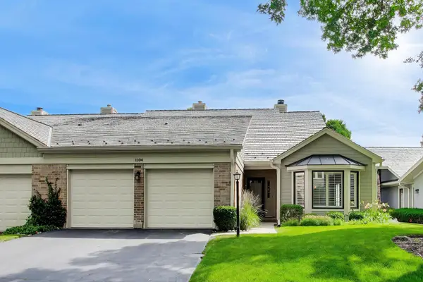 1304 Kempton Drive, Libertyville, IL 60048