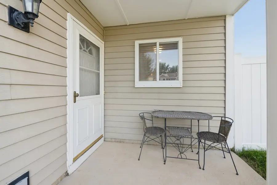 1430 S Pembroke Drive, South Elgin, IL 60177 - #2