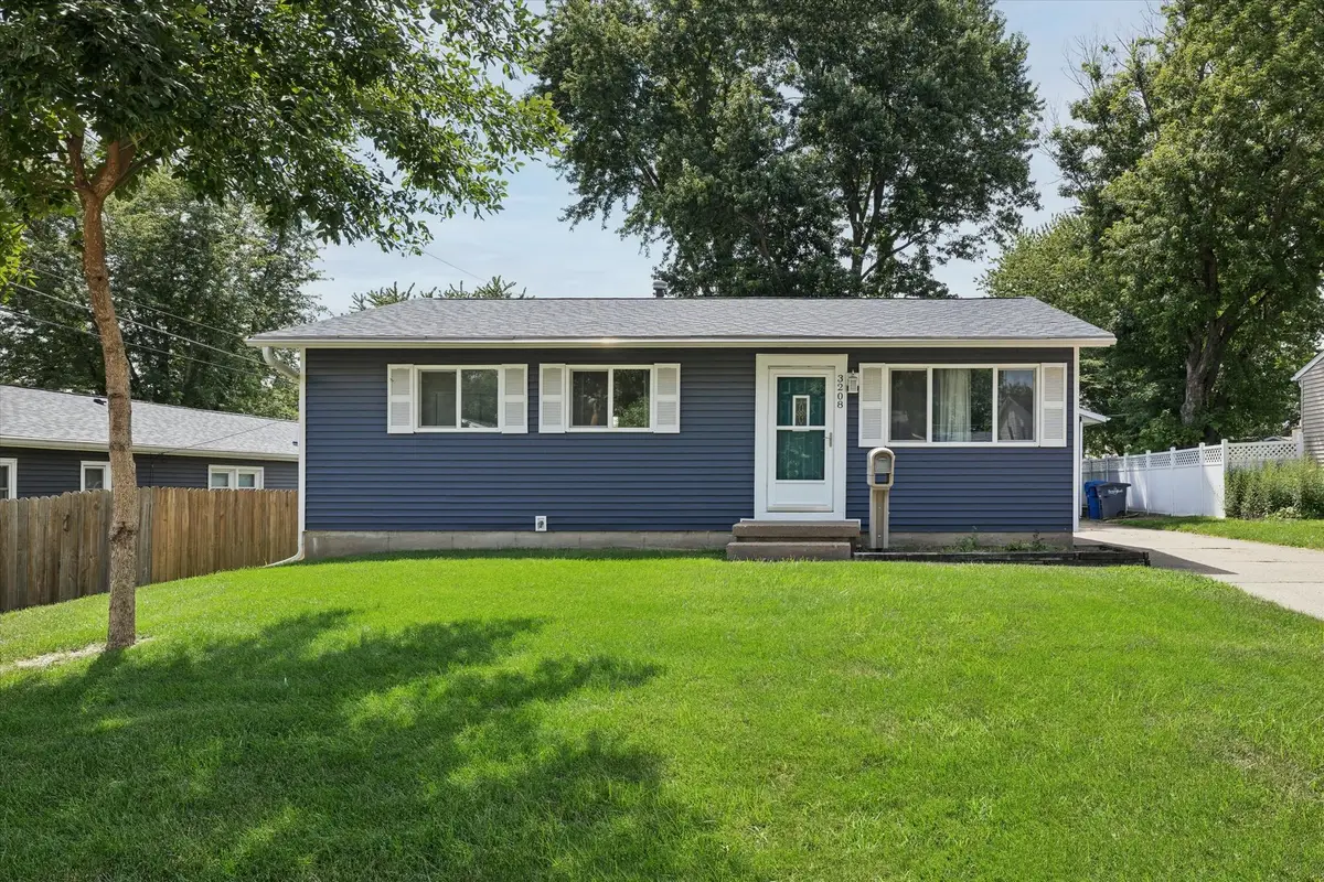 3208 Wakonda Drive, Bettendorf, IA 52722 - #1